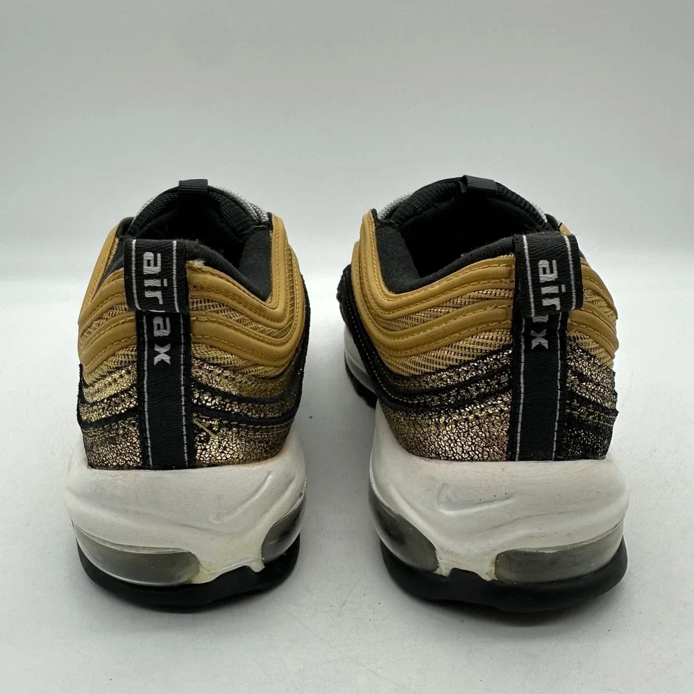 Nike distinct overlays unit